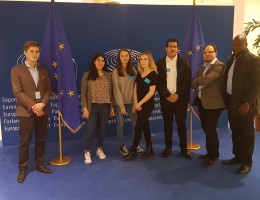 Studenci Europejskiego Stowarzyszenia ELSA w Parlamencie Europejskim w Brukseli